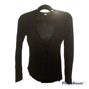 ✨SIRENS BLACK LOW NECKLINE CRISS CROSS LONG SLEEVE TOP - SIZE: US M